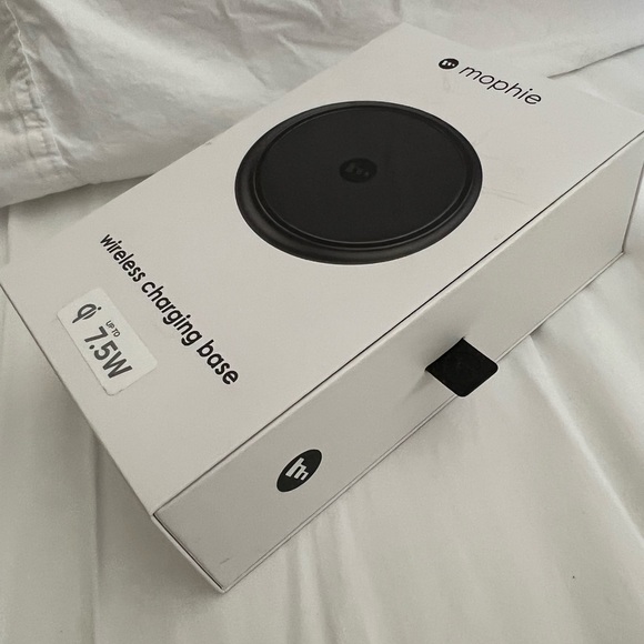 Mophie Wireless Charging Base - Picture 6 of 9
